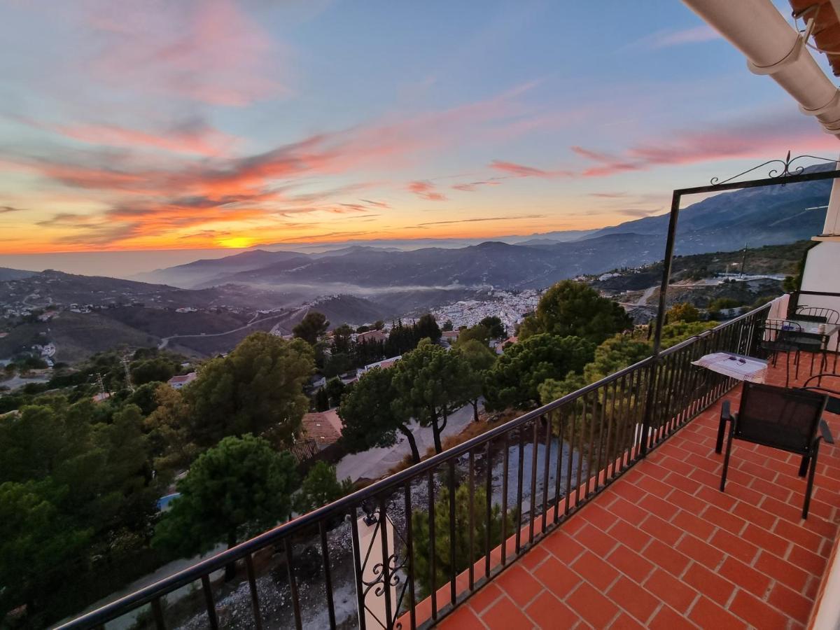 Lovely 2 Bed Apartment With Stunning Views & Pool Cómpeta Dış mekan fotoğraf