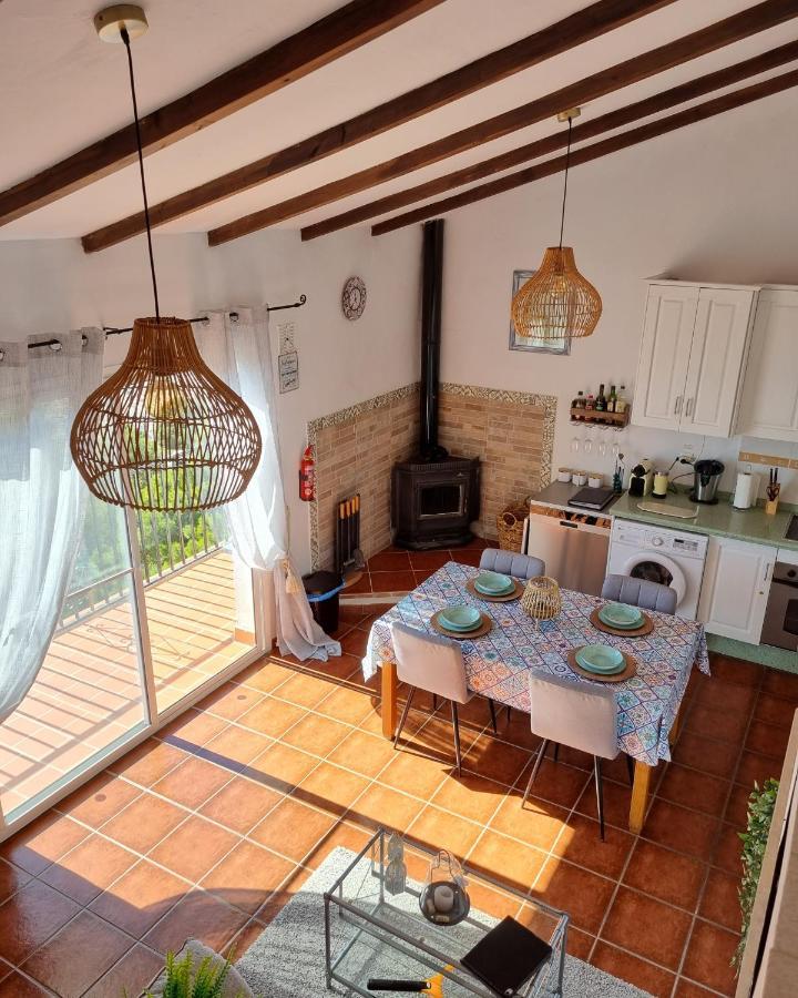 Lovely 2 Bed Apartment With Stunning Views & Pool Cómpeta Dış mekan fotoğraf